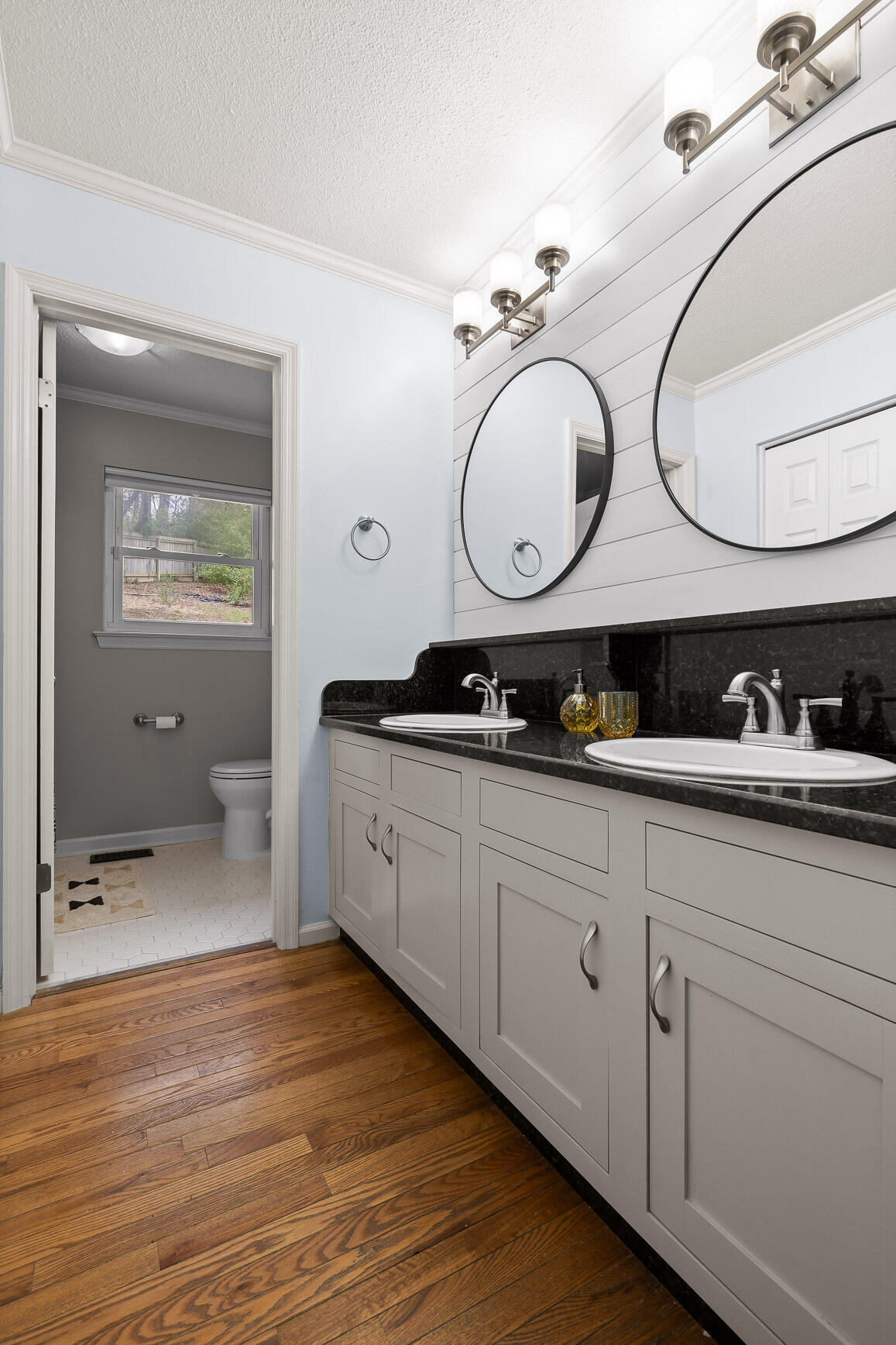 Hixson, Tennessee 37343, United States, 3 Bedrooms Bedrooms, ,2 BathroomsBathrooms,Residential,Contingent,84374