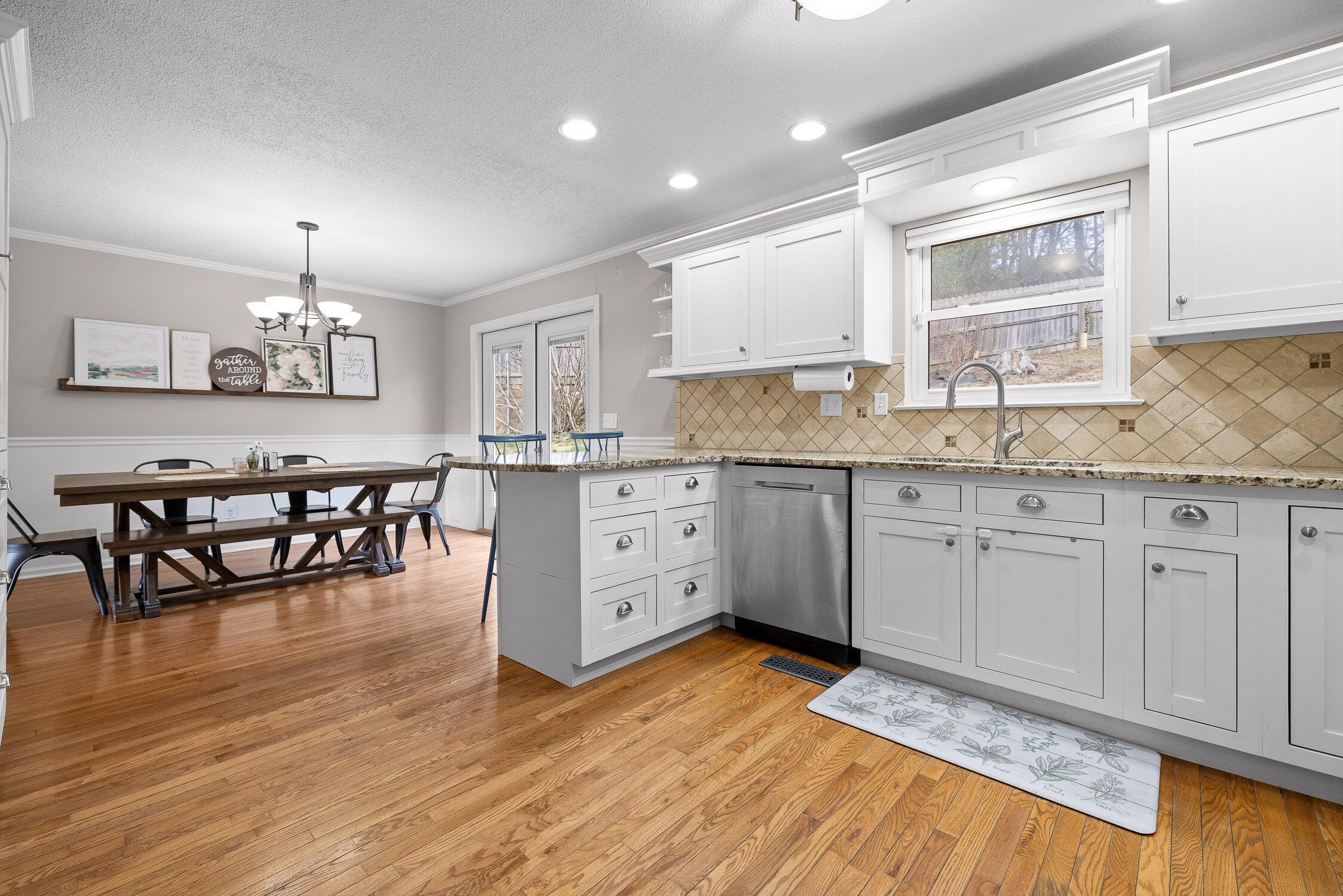 Hixson, Tennessee 37343, United States, 3 Bedrooms Bedrooms, ,2 BathroomsBathrooms,Residential,Contingent,84374