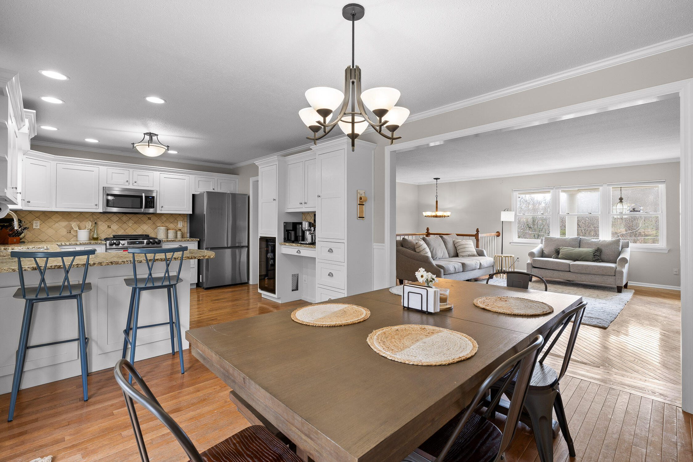 Hixson, Tennessee 37343, United States, 3 Bedrooms Bedrooms, ,2 BathroomsBathrooms,Residential,Contingent,84374