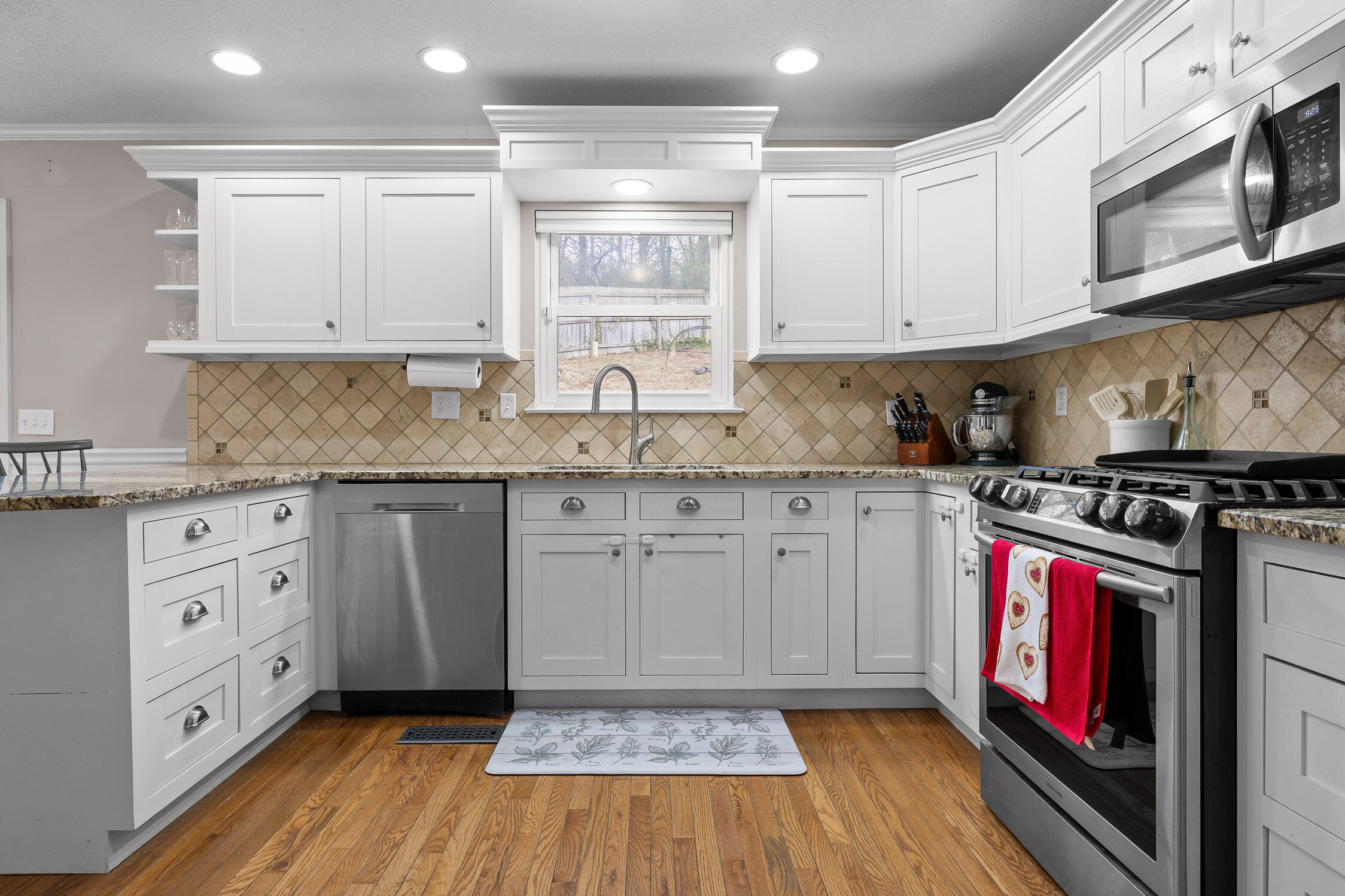 Hixson, Tennessee 37343, United States, 3 Bedrooms Bedrooms, ,2 BathroomsBathrooms,Residential,Contingent,84374