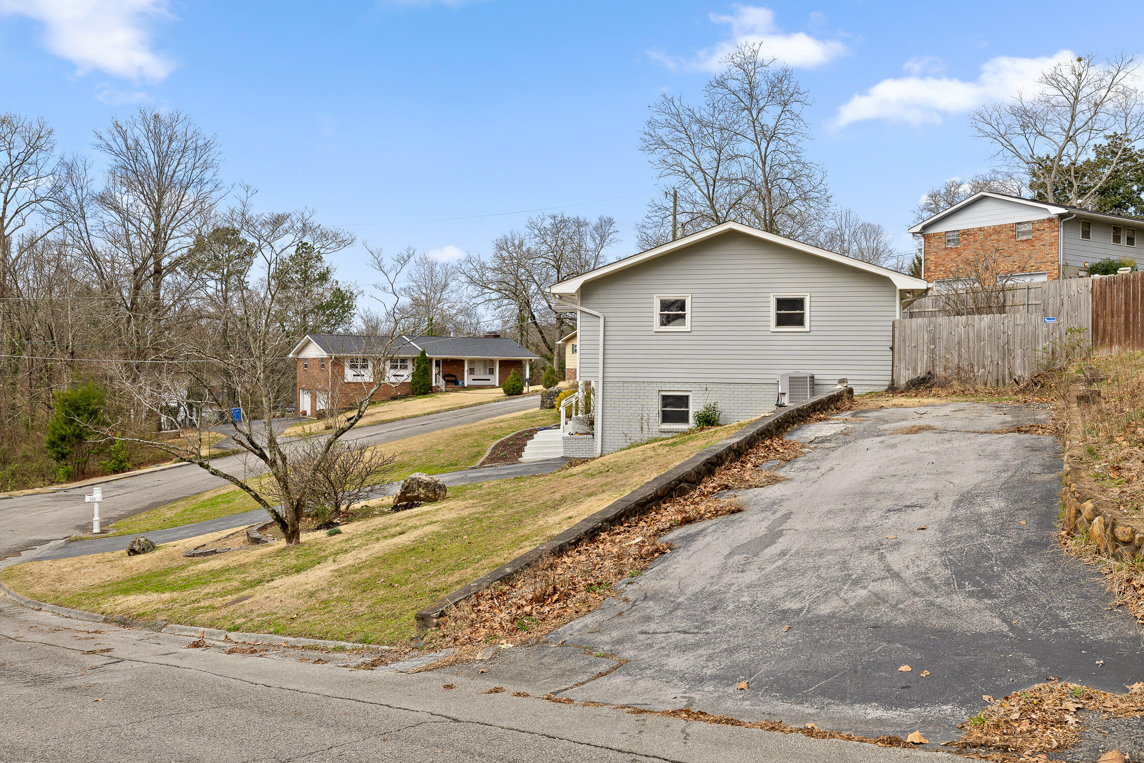 Hixson, Tennessee 37343, United States, 3 Bedrooms Bedrooms, ,2 BathroomsBathrooms,Residential,Contingent,84374