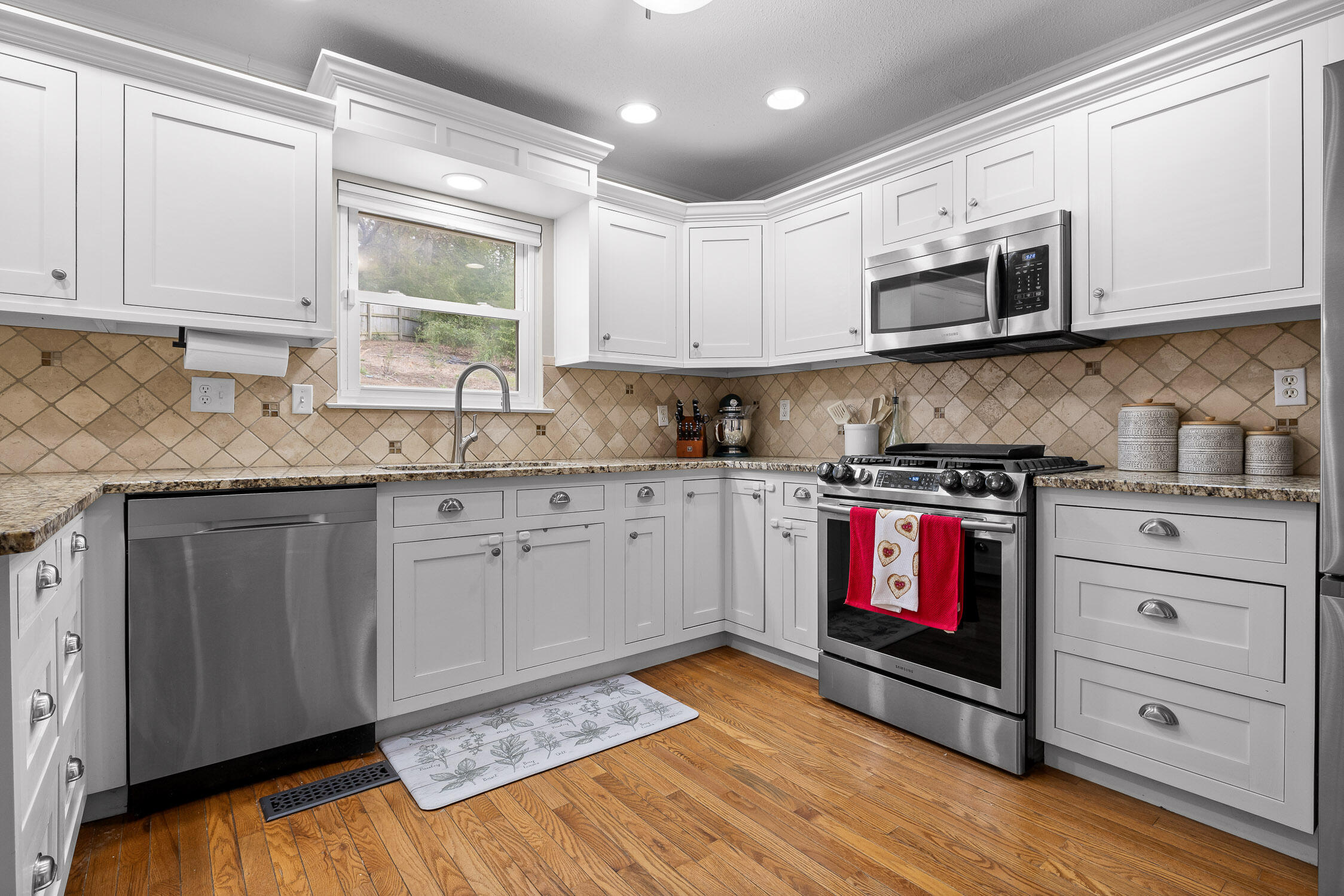 Hixson, Tennessee 37343, United States, 3 Bedrooms Bedrooms, ,2 BathroomsBathrooms,Residential,Contingent,84374