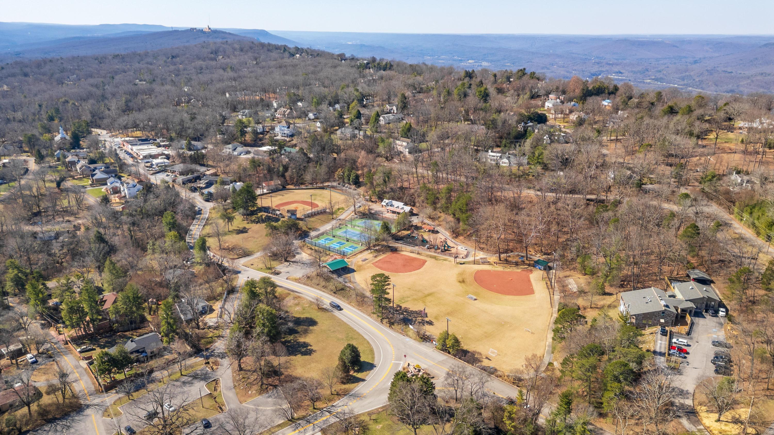 309 N Bragg Avenue, Lookout Mountain, Tennessee image 24