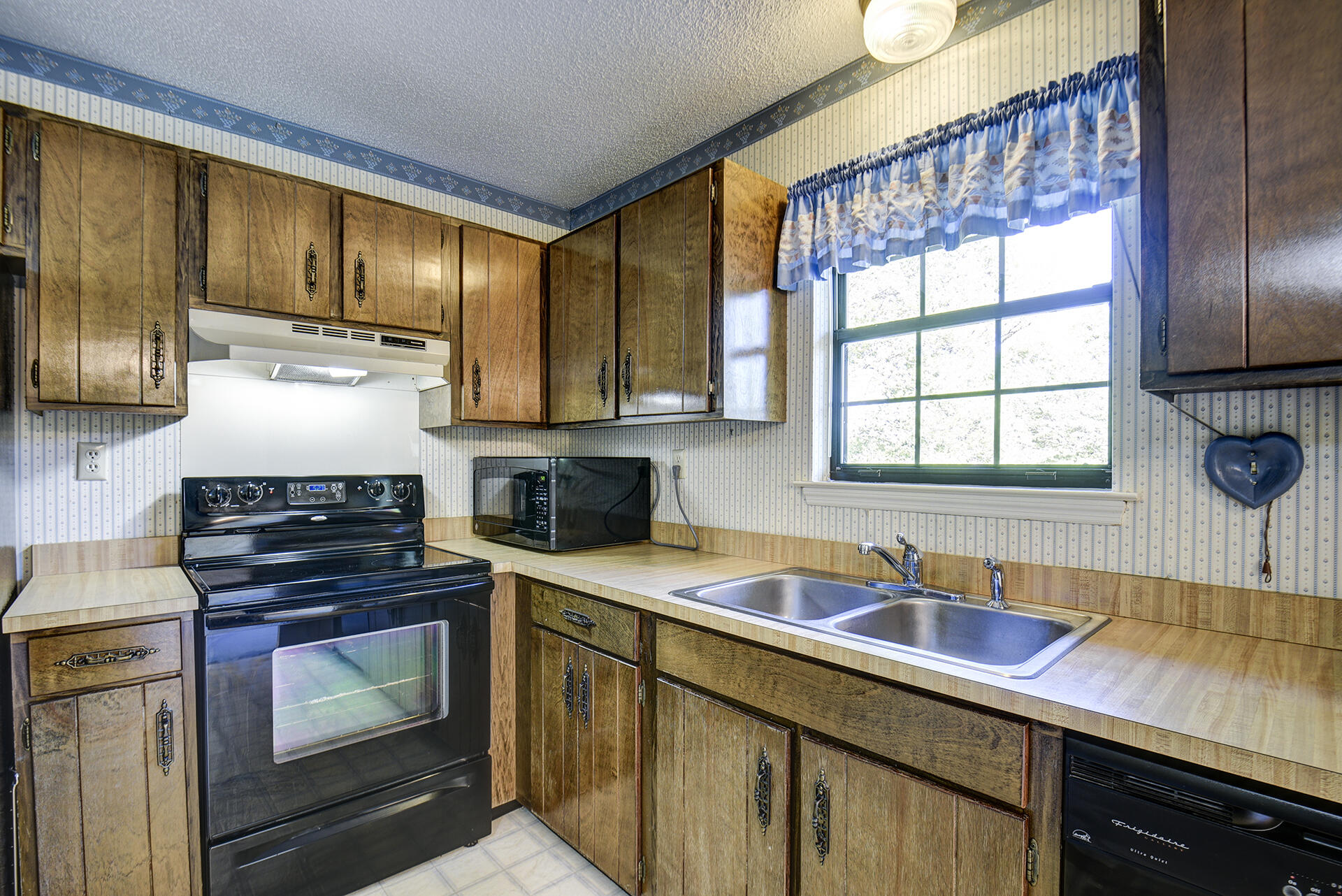 8121 Blue Spruce Drive, Hixson, Tennessee image 8