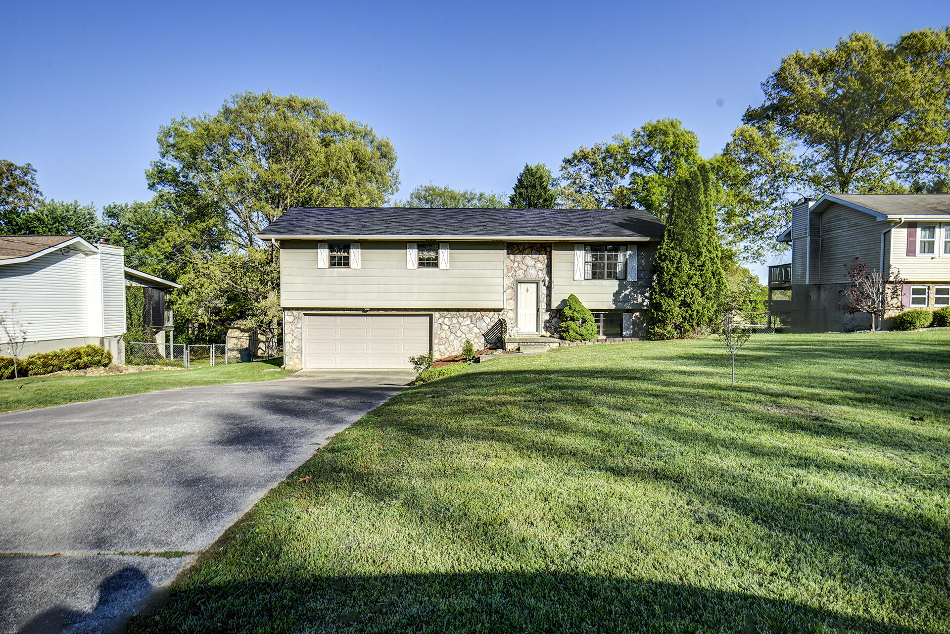 8121 Blue Spruce Drive, Hixson, Tennessee image 2