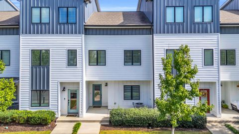 Photo of 3117 Saint Elmo Avenue, Chattanooga, TN 37408 (MLS # 1522072)