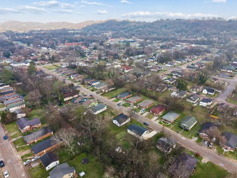 Tiny photo for 1009 N Hawthorne Street, Chattanooga, TN 37406 (MLS # 1529840)