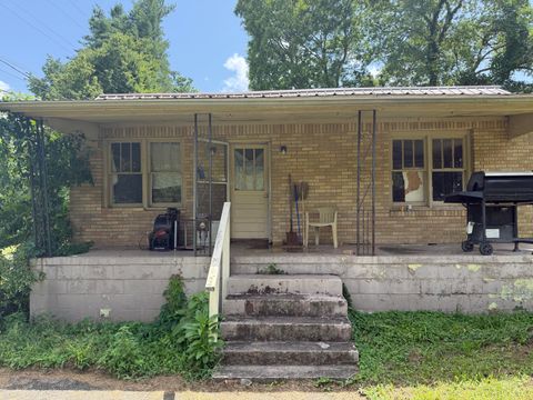 Photo of 1007 3rd Street, South Pittsburg, TN 37380 (MLS # 1526175)