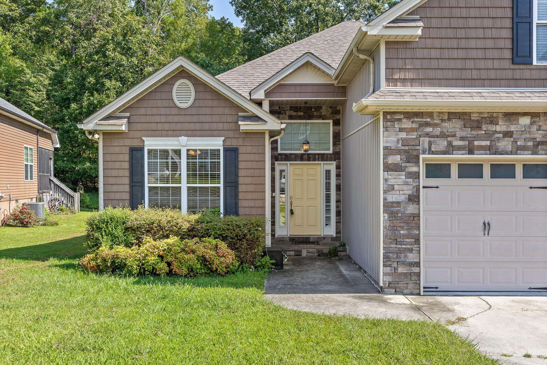 Chattanooga, Tennessee 37421, United States, 4 Bedrooms Bedrooms, ,2 BathroomsBathrooms,Residential,Pending,202807