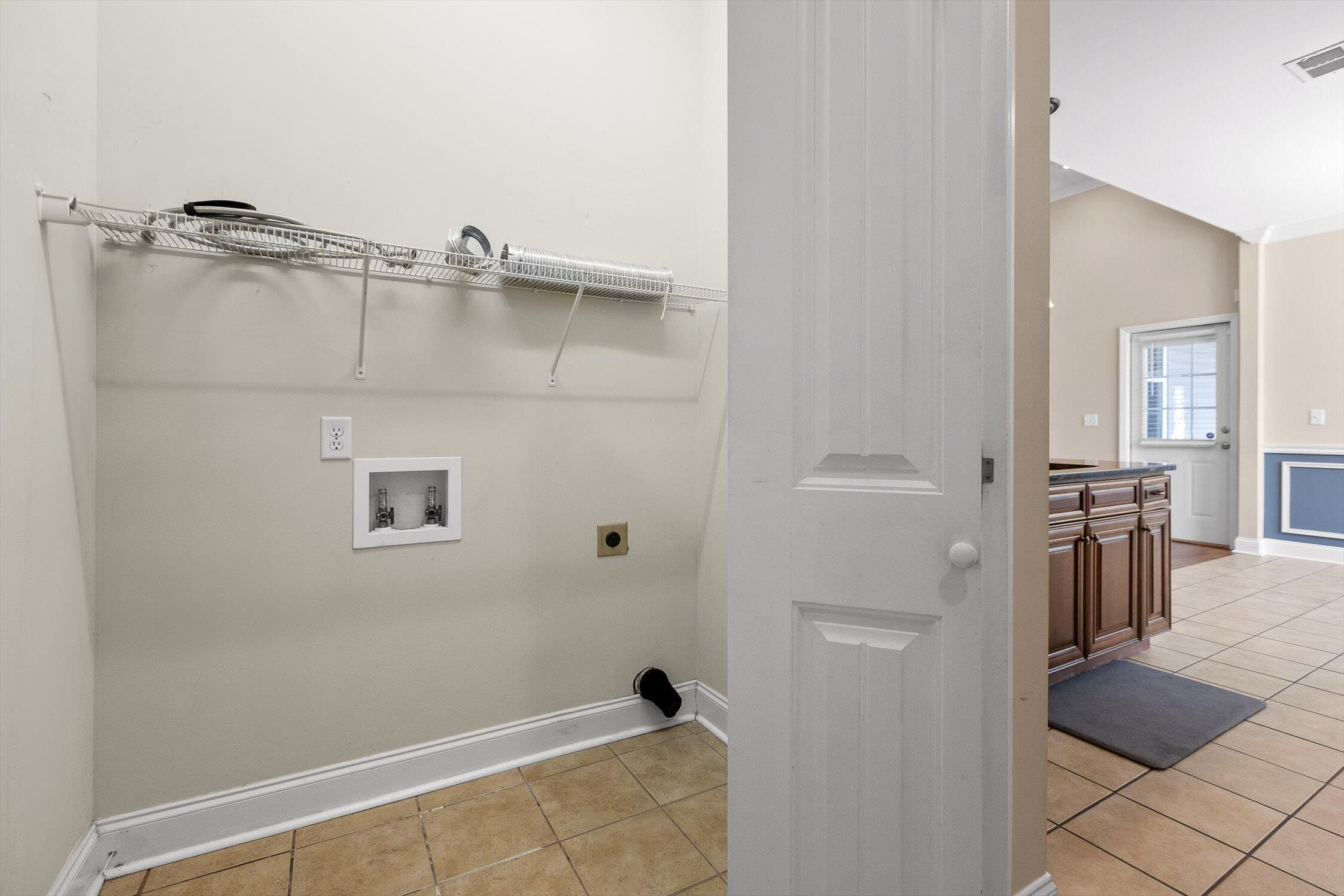 Chattanooga, Tennessee 37421, United States, 4 Bedrooms Bedrooms, ,2 BathroomsBathrooms,Residential,Pending,202807