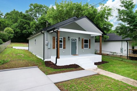 Photo of 1223 SE King Edward Avenue SE, Cleveland, TN 37311 (MLS # 1535465)