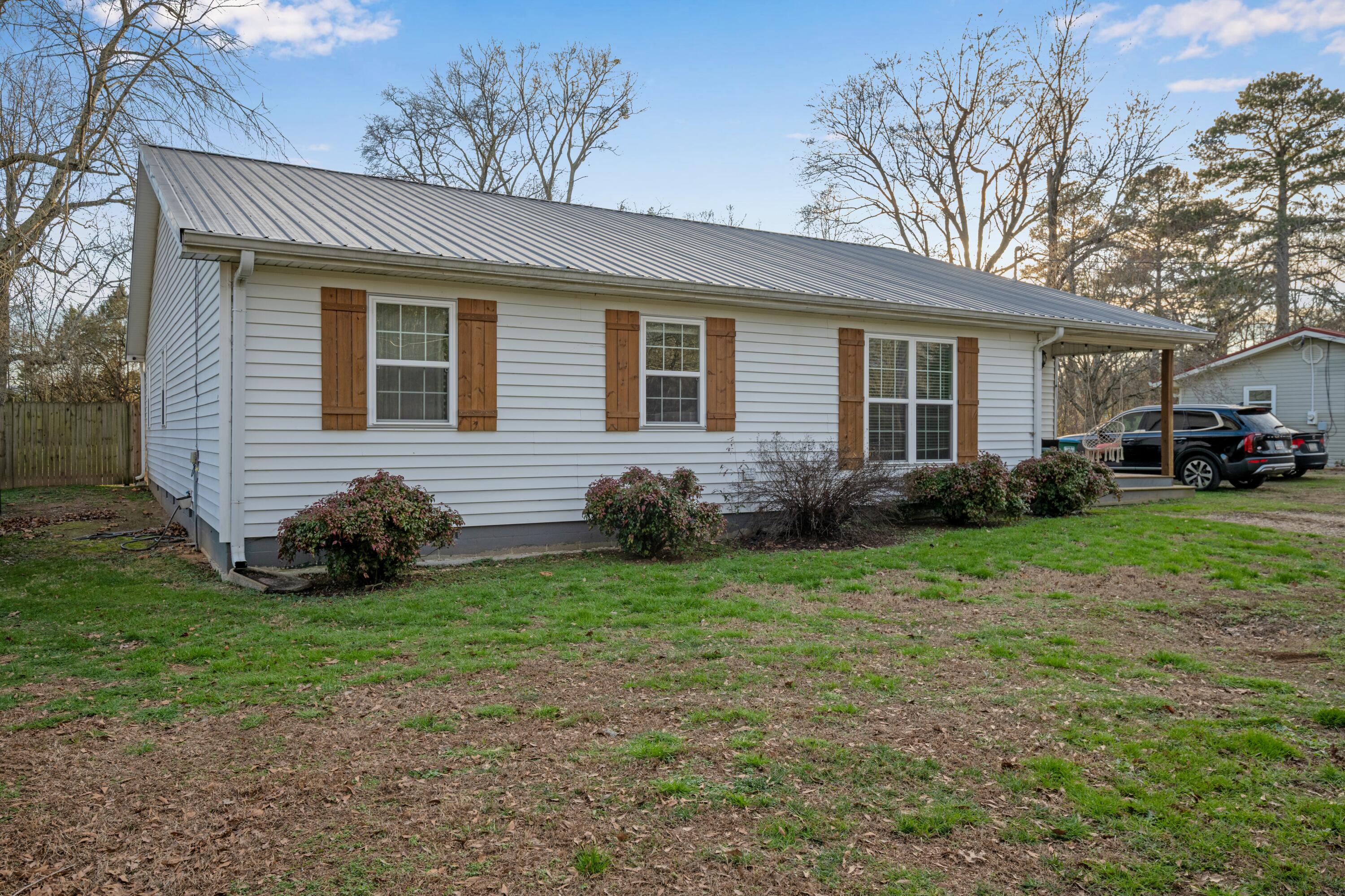 7053 W Highway 136