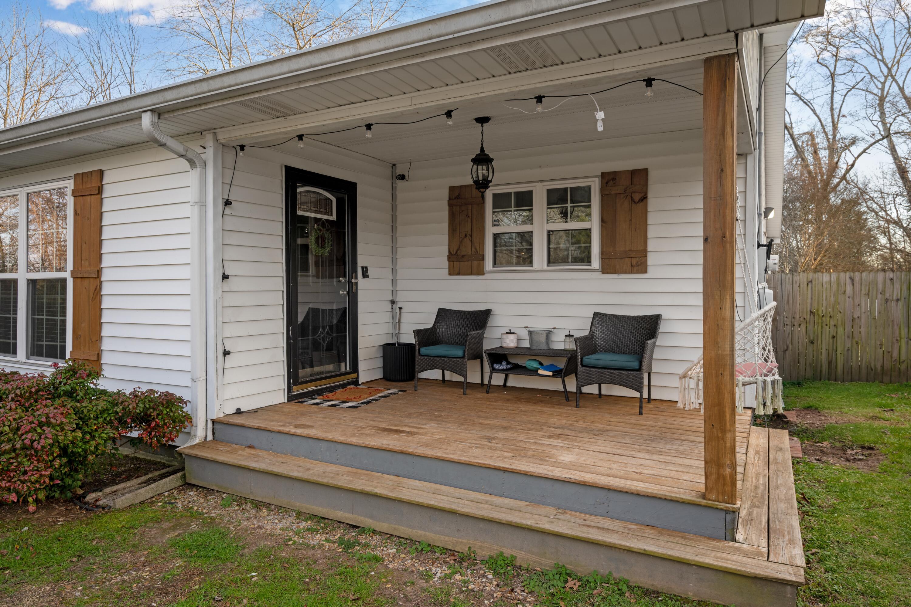 7053 W Highway 136