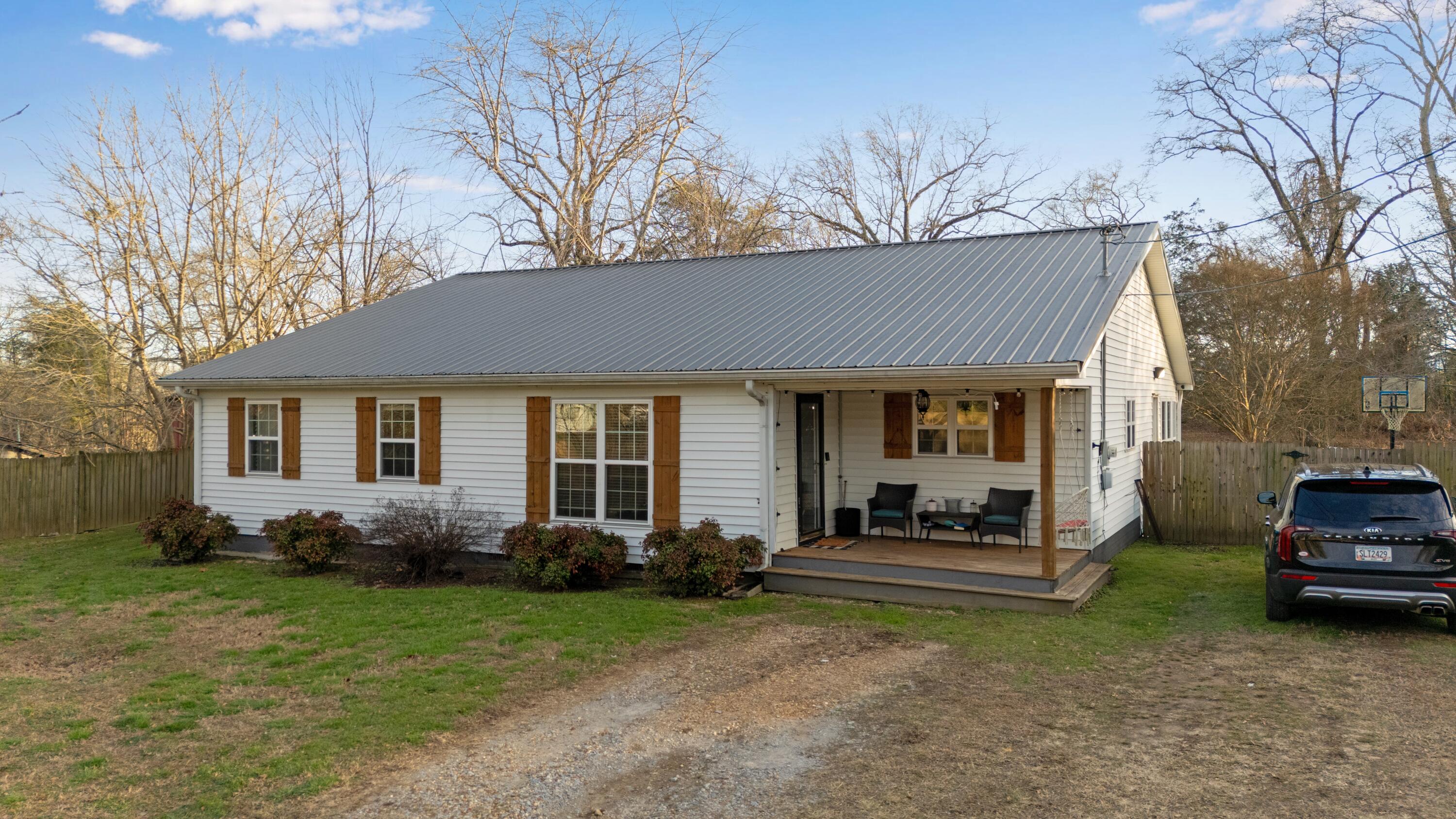 7053 W Highway 136