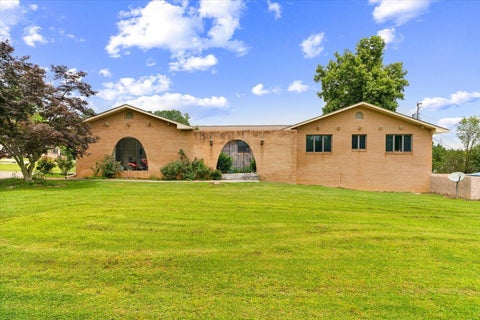 Photo of 812 W Fort Street, Chatsworth, GA 30705 (MLS # 1535873)