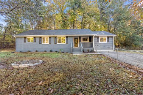 Photo of 1806 Dallas Lake Rd Rd, Soddy Daisy, TN 37379 (MLS # 1522254)
