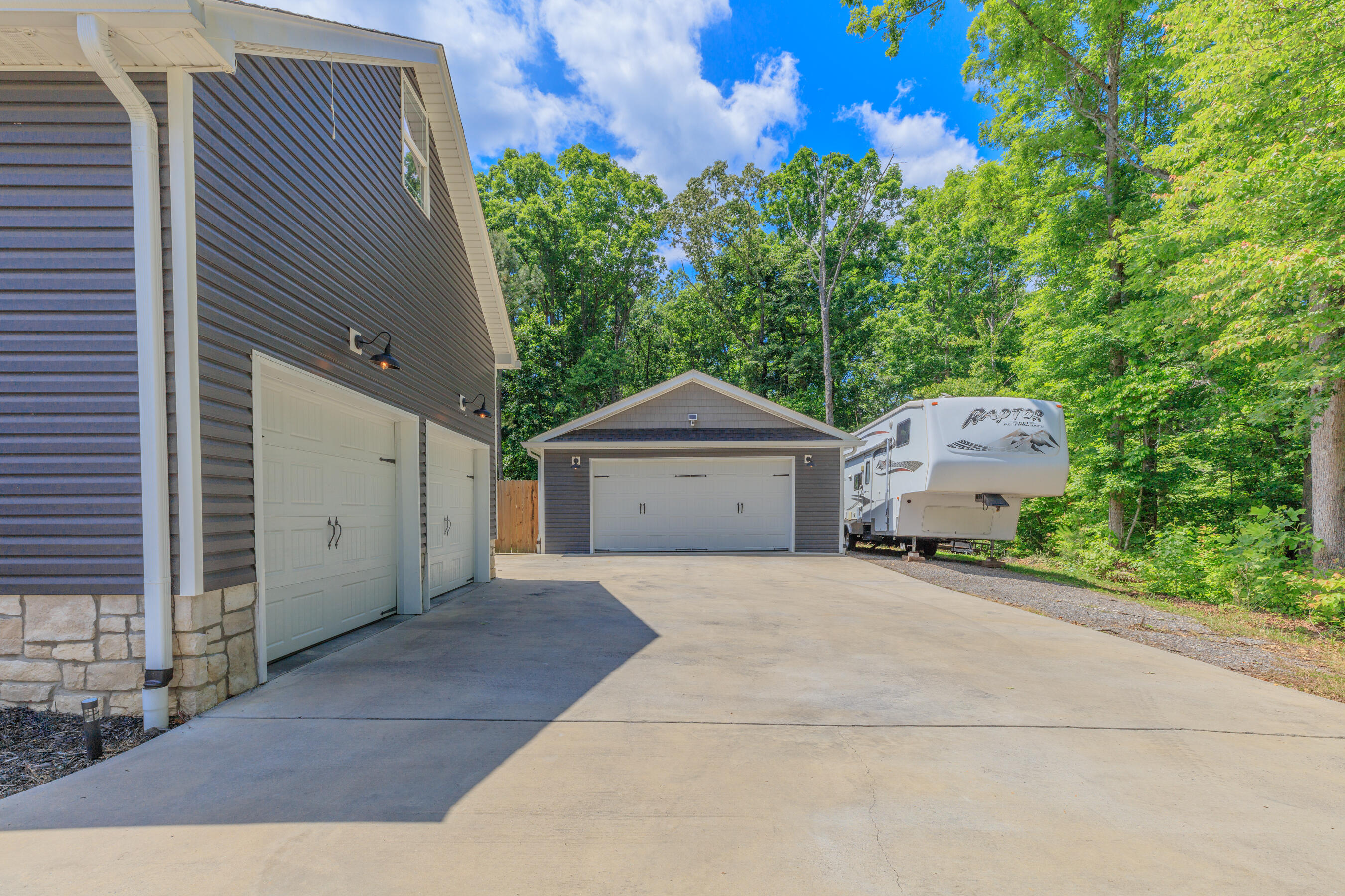 215 Red Oak Ridge Drive