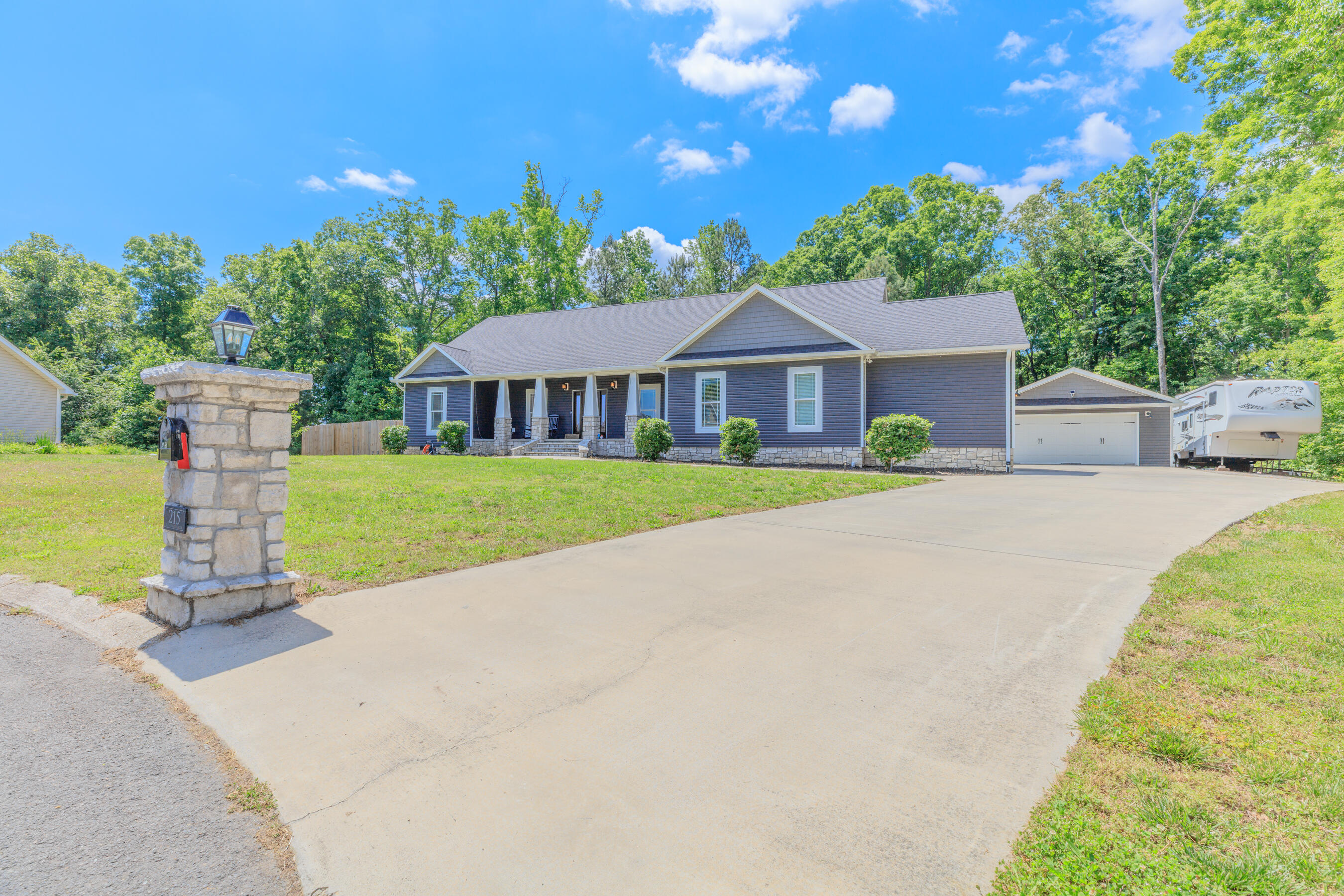 215 Red Oak Ridge Drive