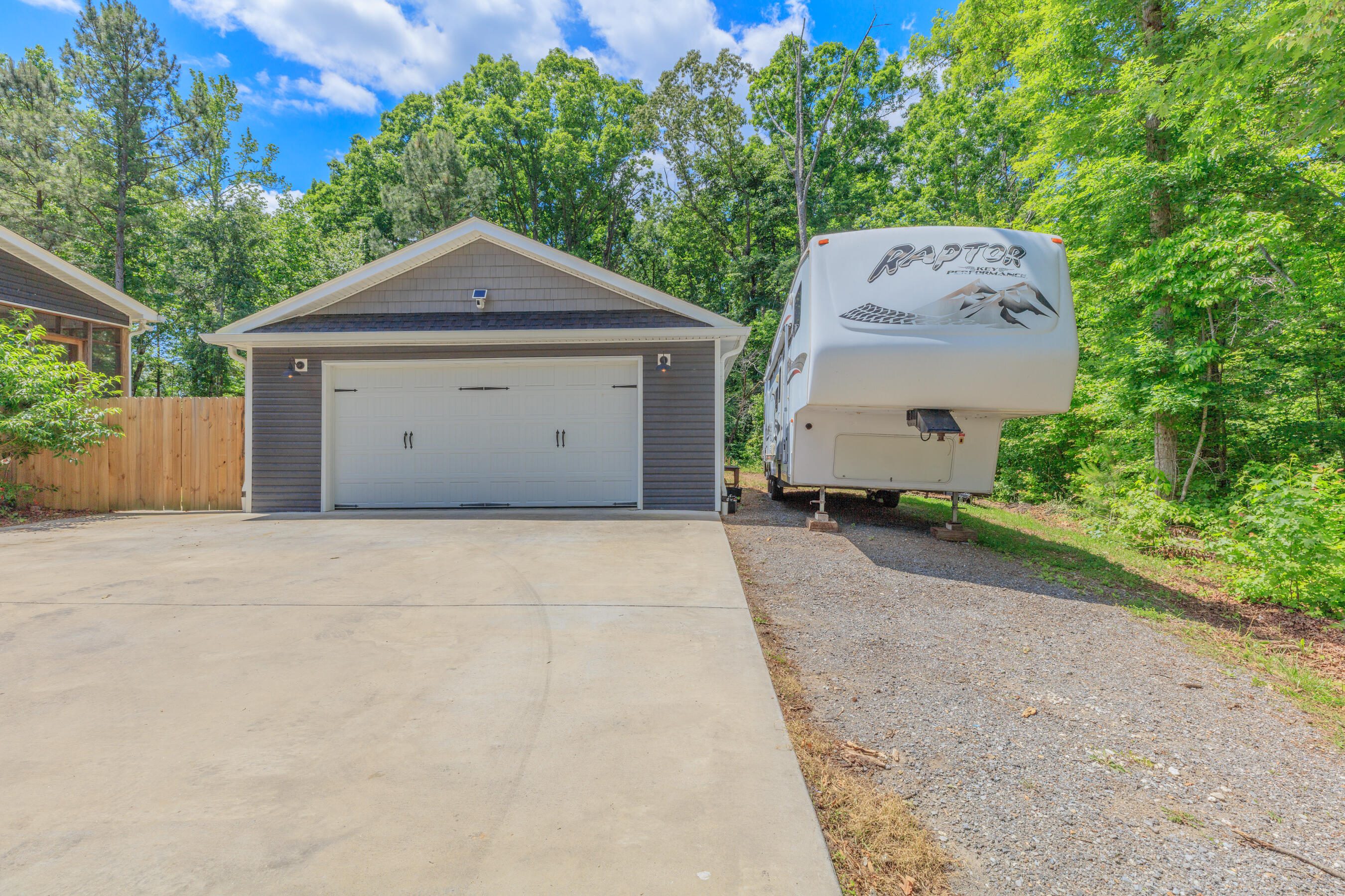 215 Red Oak Ridge Drive