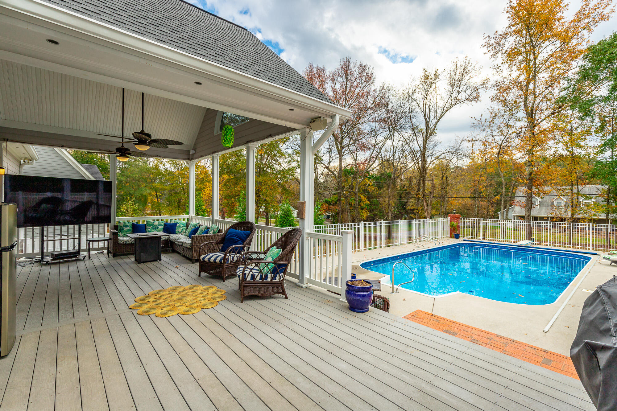 232 E Tennant Circle