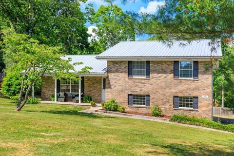 Photo of 2505 Dowler Circle, Signal Mountain, TN 37377 (MLS # 1535308)