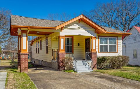 Photo of 2107 Oak Street, Chattanooga, TN 37404 (MLS # 1527090)