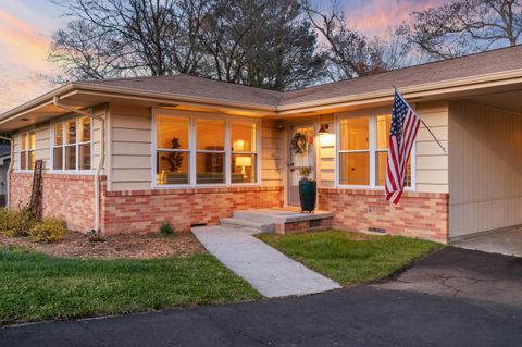 Photo of 1110 Panorama Drive, Chattanooga, TN 37421 (MLS # 1530821)