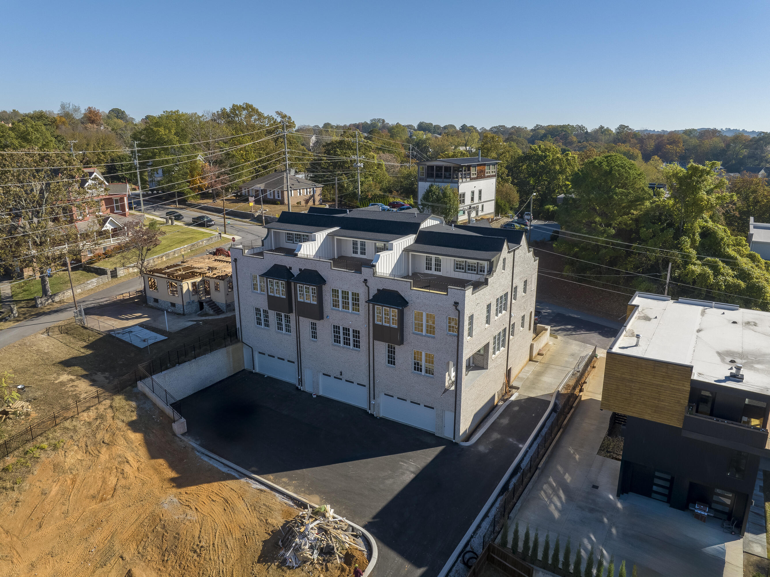 Photo 4 of 50 of 211 Forest Ave townhome