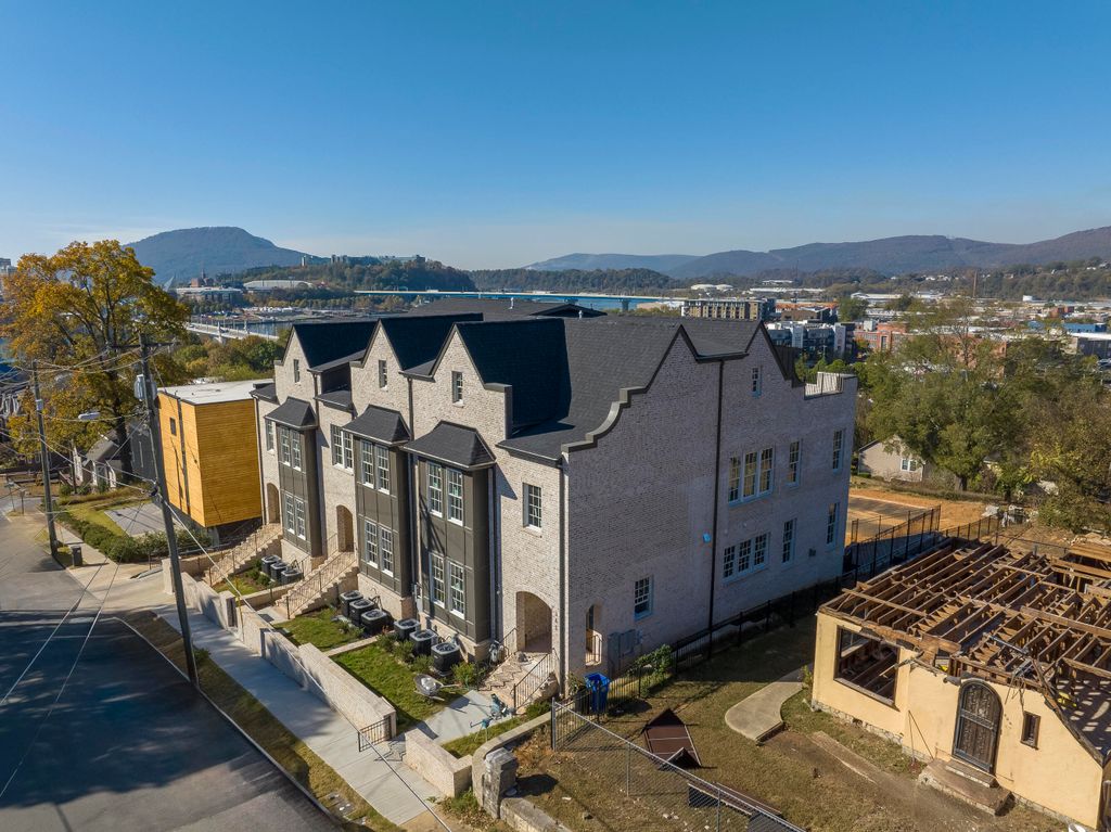 211 Forest Ave

                                                                             Chattanooga                                

                                    , TN - $1,750,000