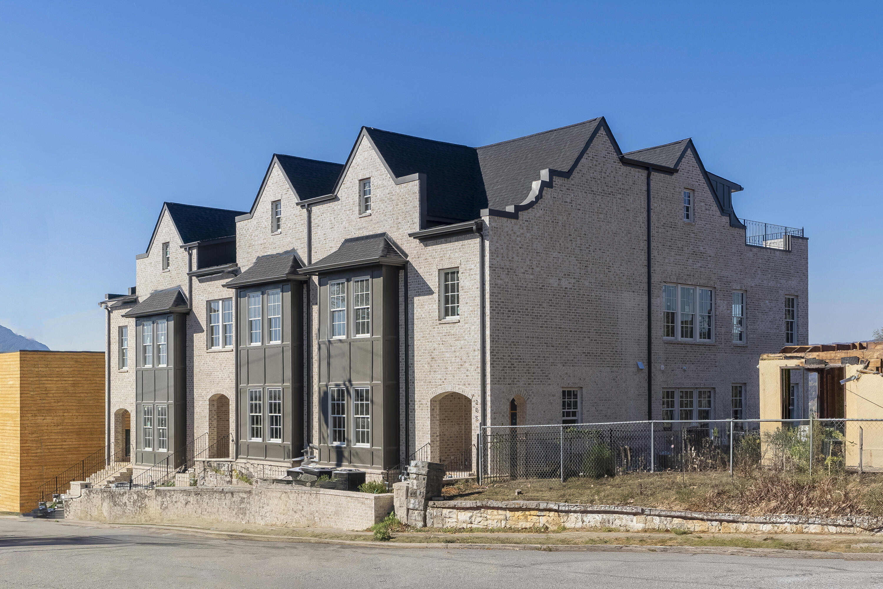 Photo 3 of 50 of 211 Forest Ave townhome