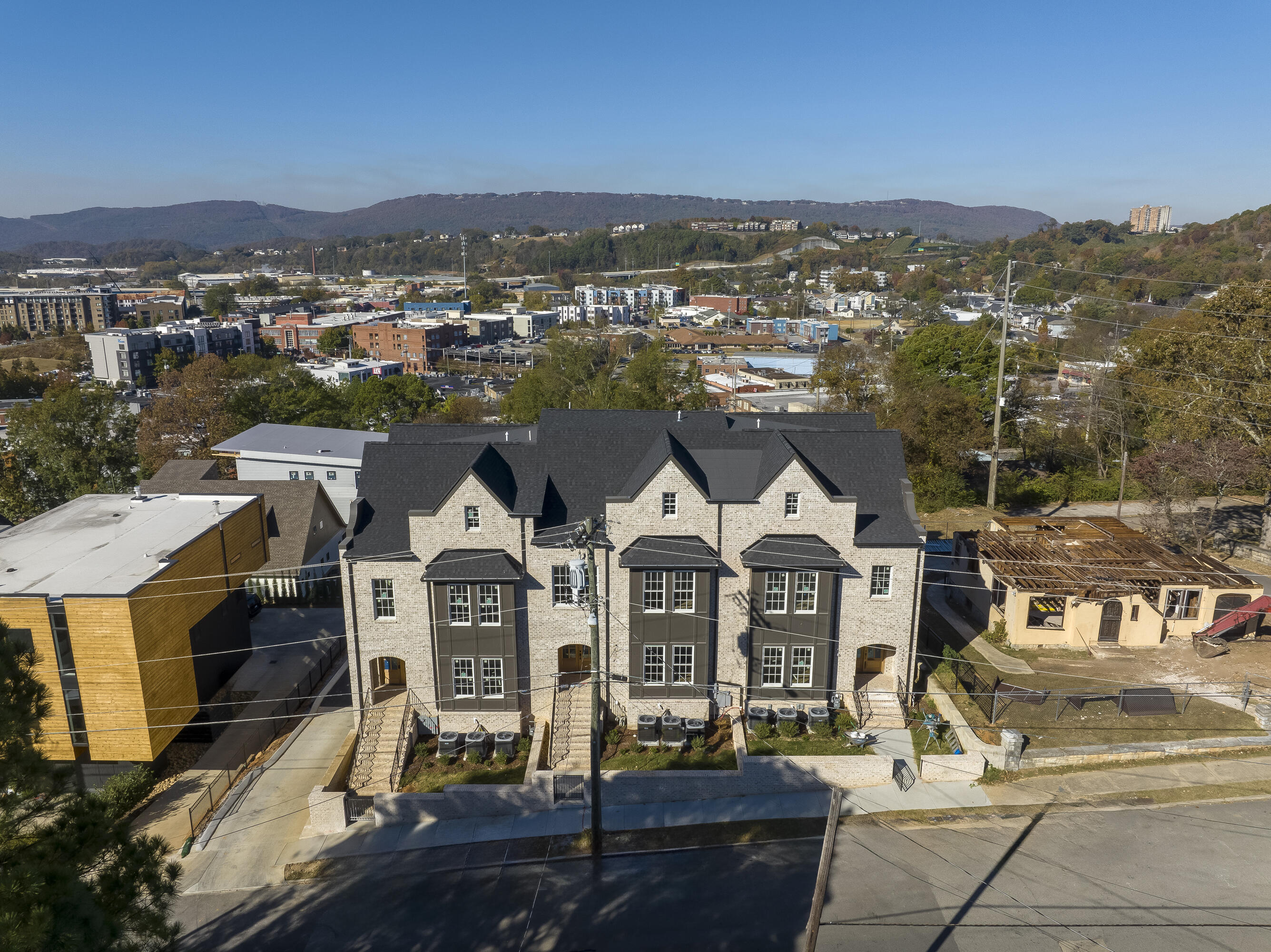 Photo 7 of 50 of 211 Forest Ave townhome