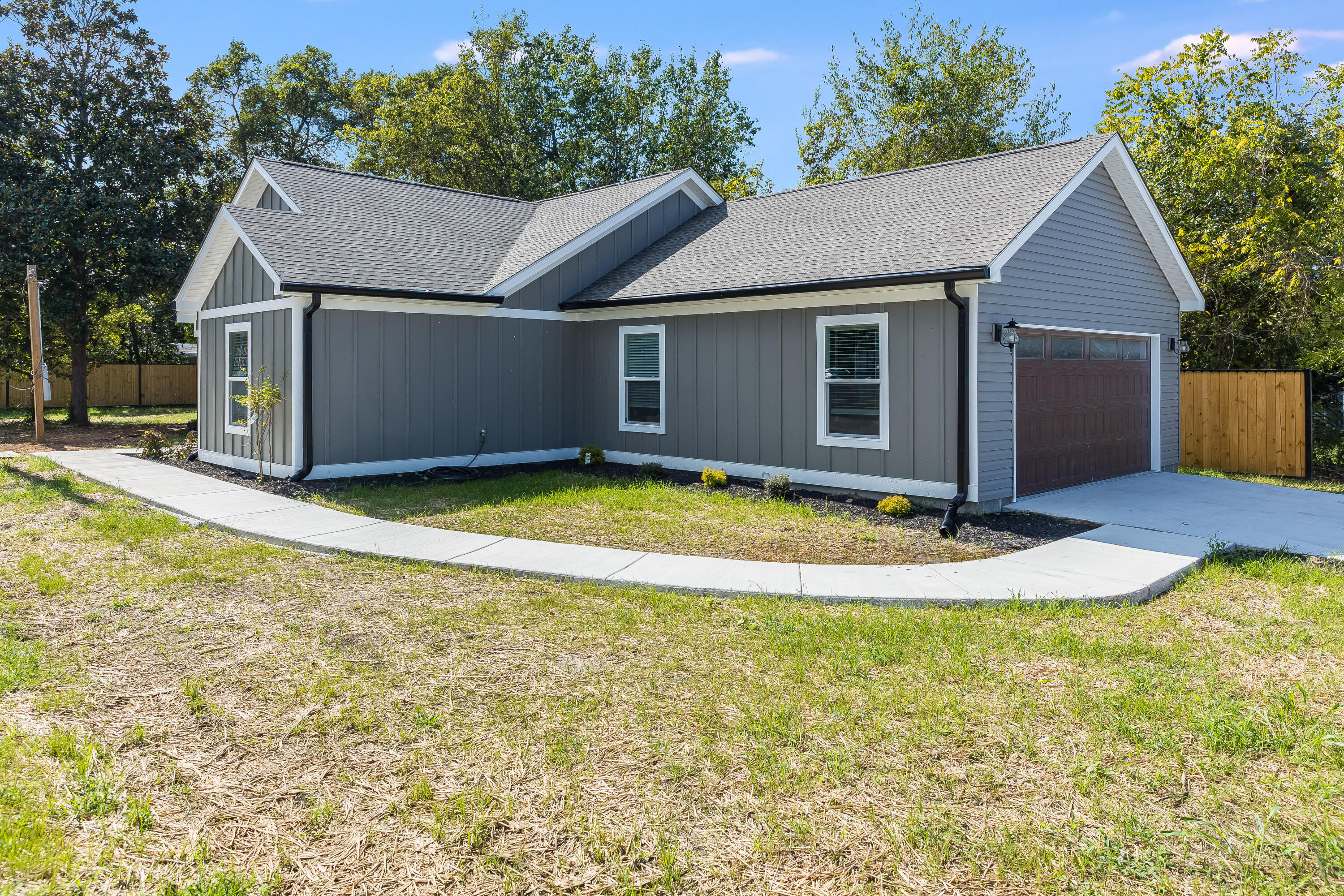 200 W Oak Street