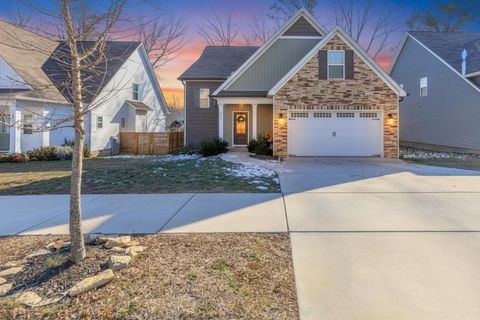 Photo of 1814 Oakvale Drive, Chattanooga, TN 37421 (MLS # 1527868)