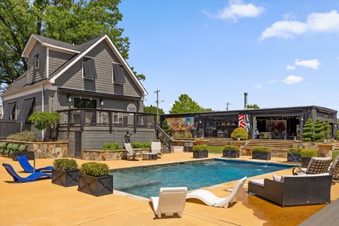 Photo of 1710 S Holtzclaw Avenue, Chattanooga, TN 37404 (MLS # 1534298)