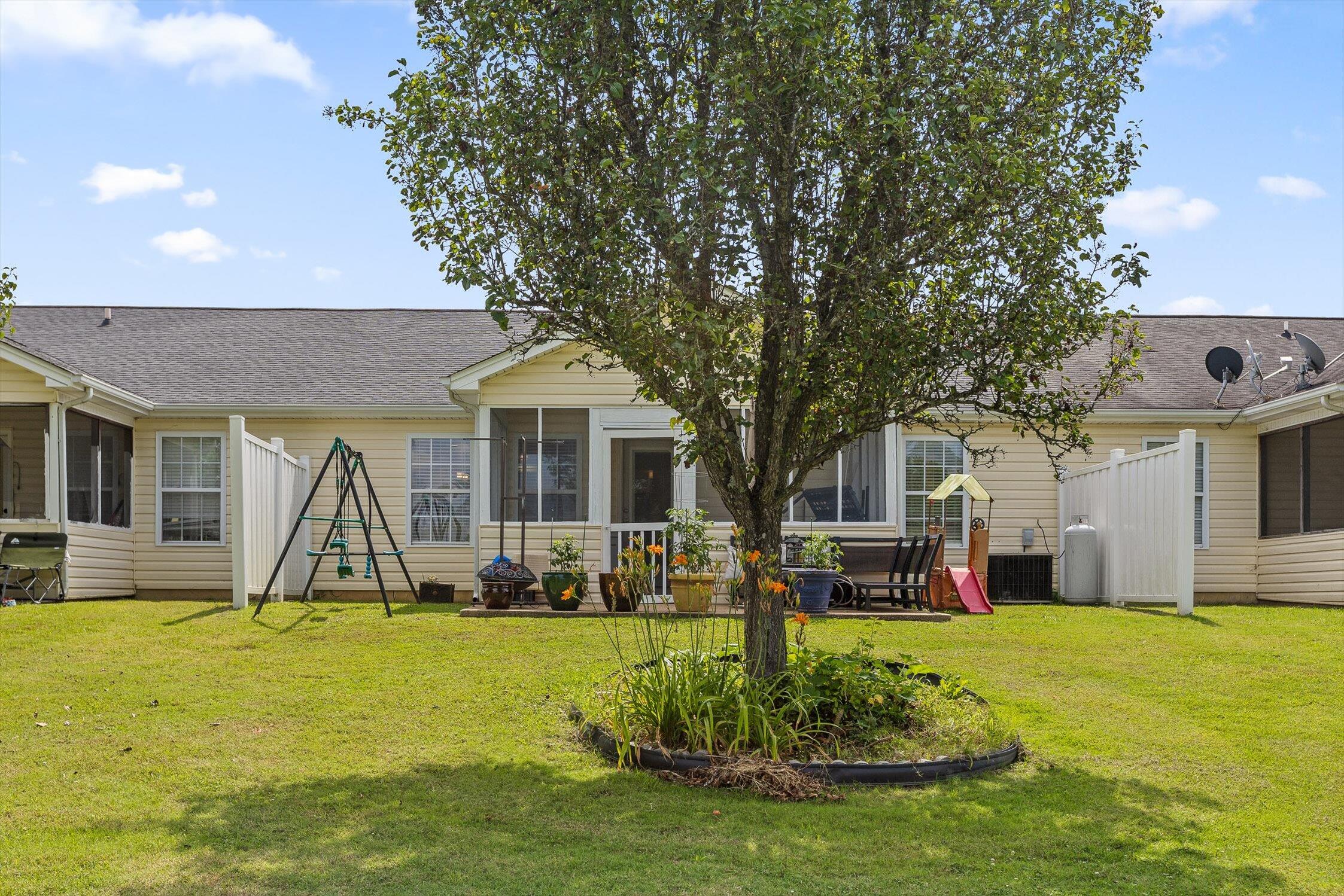 Rossville, Georgia 30741, United States, 2 Bedrooms Bedrooms, ,2 BathroomsBathrooms,Residential,Active,163616