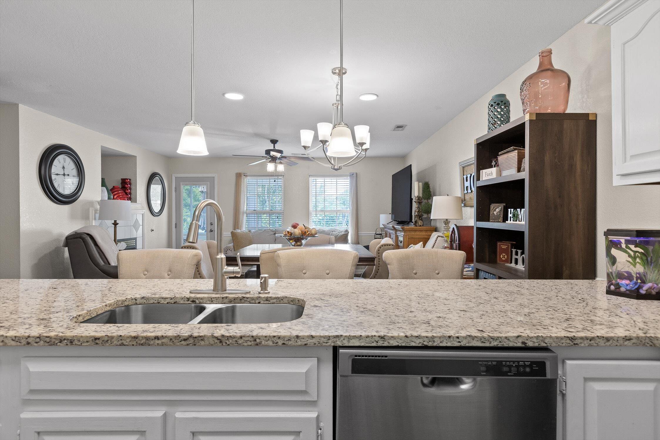 Rossville, Georgia 30741, United States, 2 Bedrooms Bedrooms, ,2 BathroomsBathrooms,Residential,Active,163616