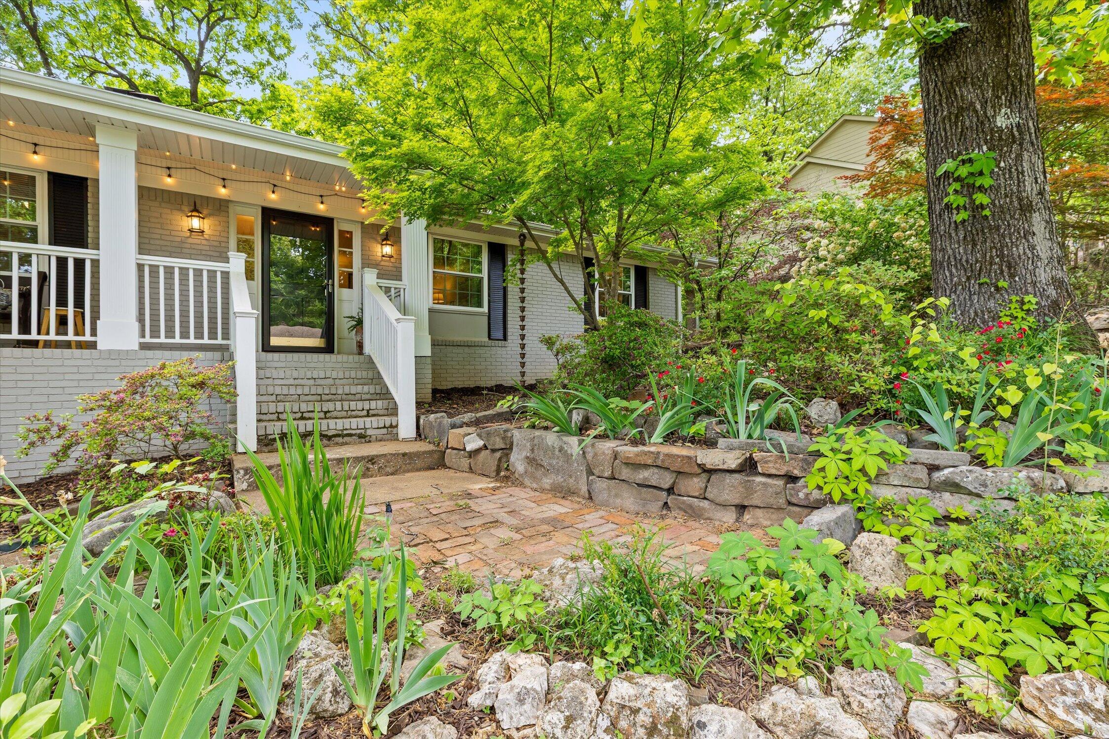 6420 Lake Meadows Drive