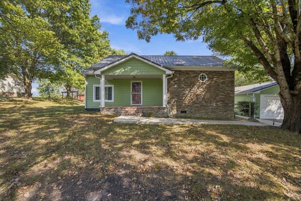 219 N ELM ST, WHITWELL, TN 37397 - Image fd08de96d45d3b5b5b54f27d1c19ddf0/1228061217