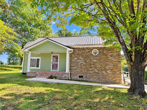 Photo of 219 N Elm Street, Whitwell, TN 37397 (MLS # 1543891)