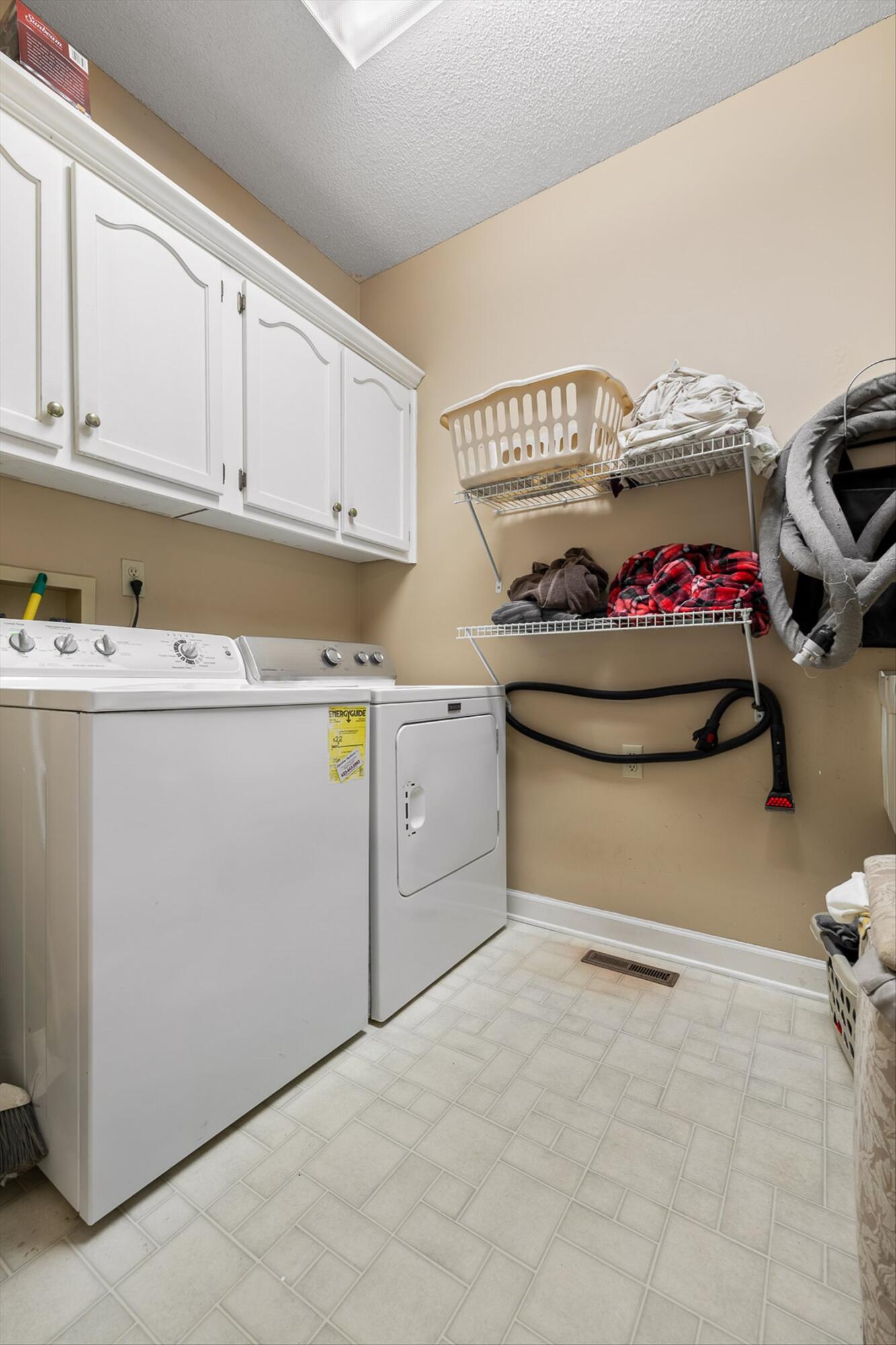 Hixson, Tennessee 37343, United States, 5 Bedrooms Bedrooms, ,4 BathroomsBathrooms,Residential,Active,155989