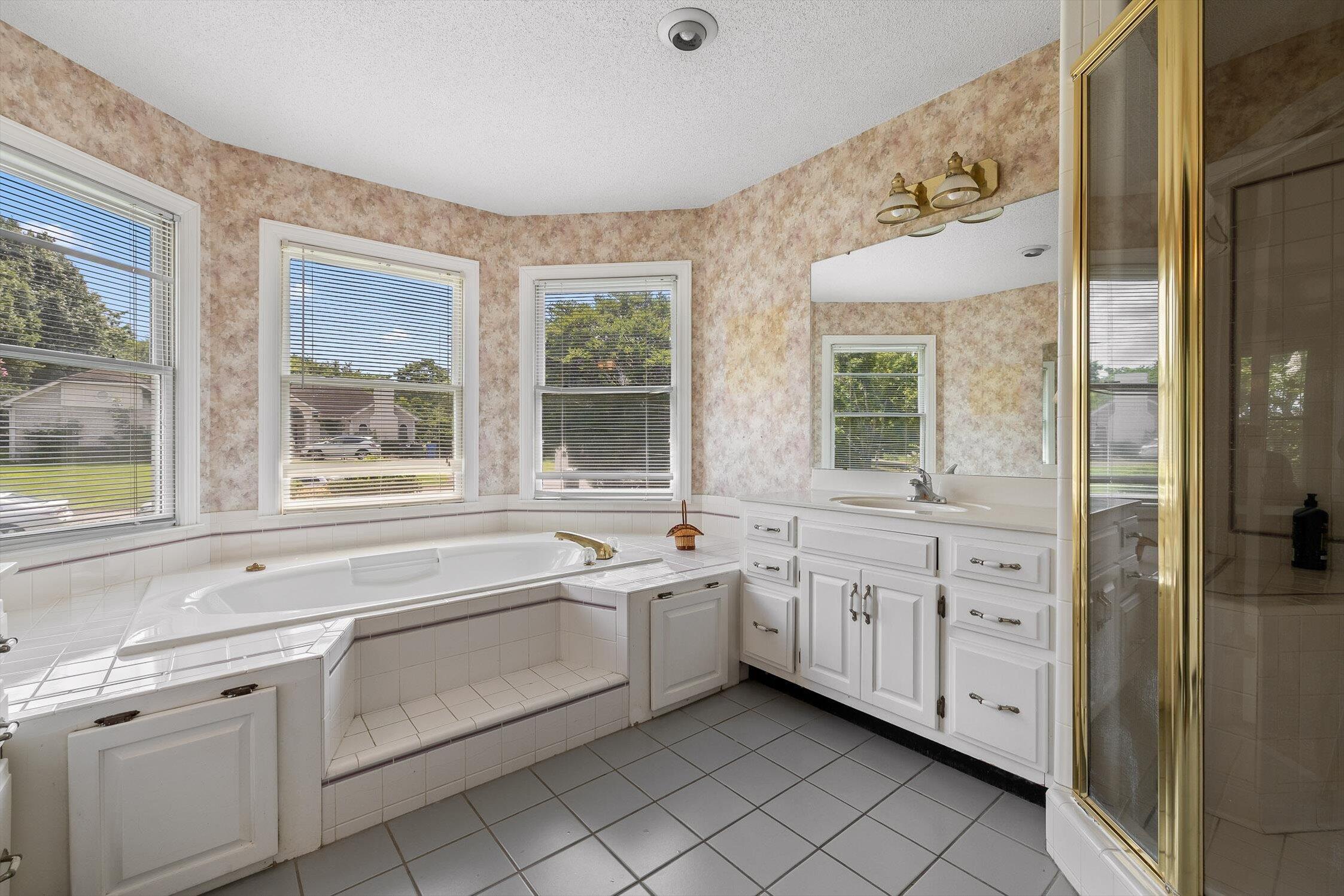 Hixson, Tennessee 37343, United States, 5 Bedrooms Bedrooms, ,4 BathroomsBathrooms,Residential,Active,155989