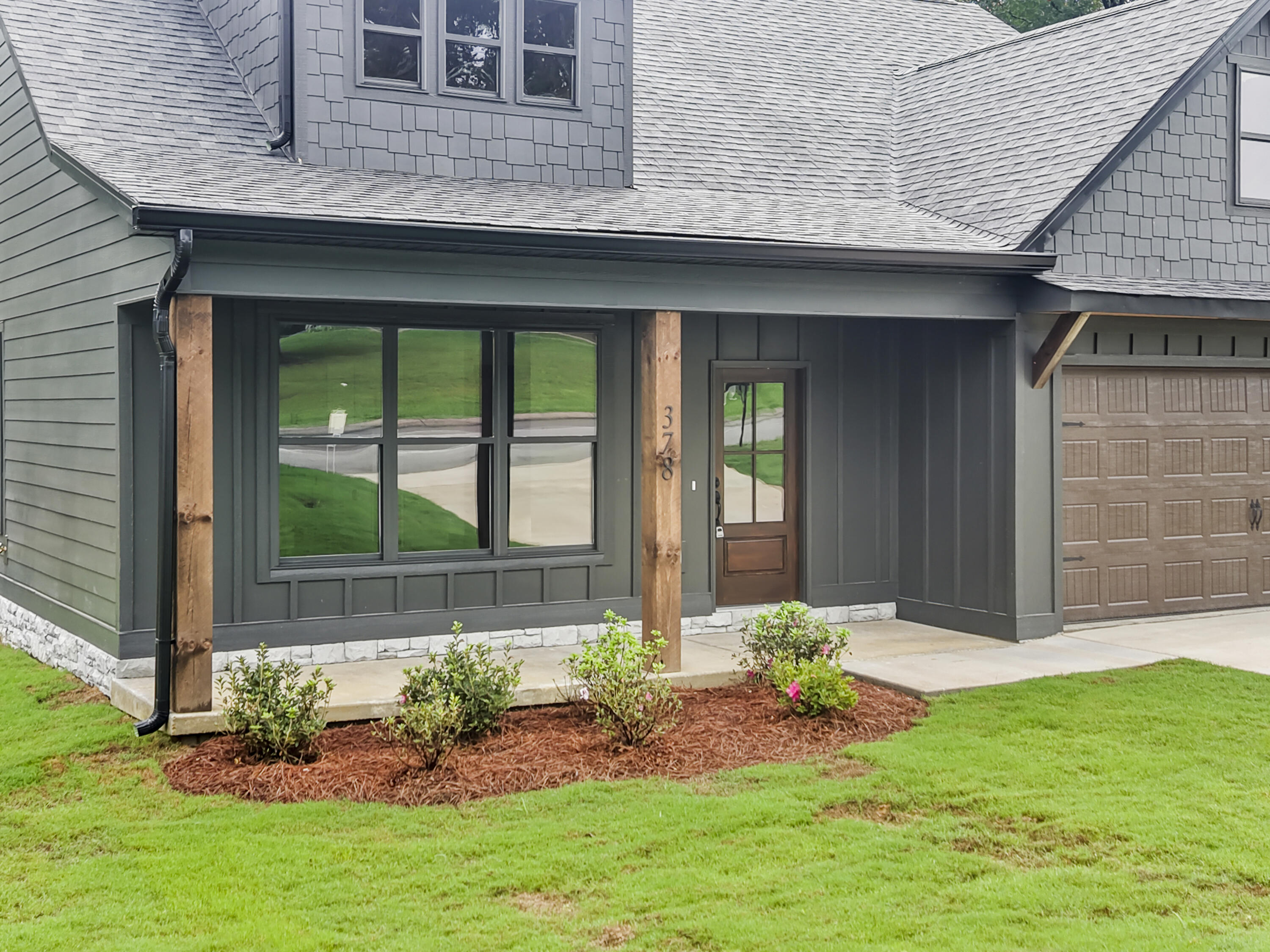 378 Sentry Oaks