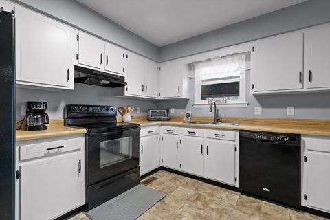 Tiny photo for 301 Pine Street, Ringgold, GA 30736 (MLS # 1529024)