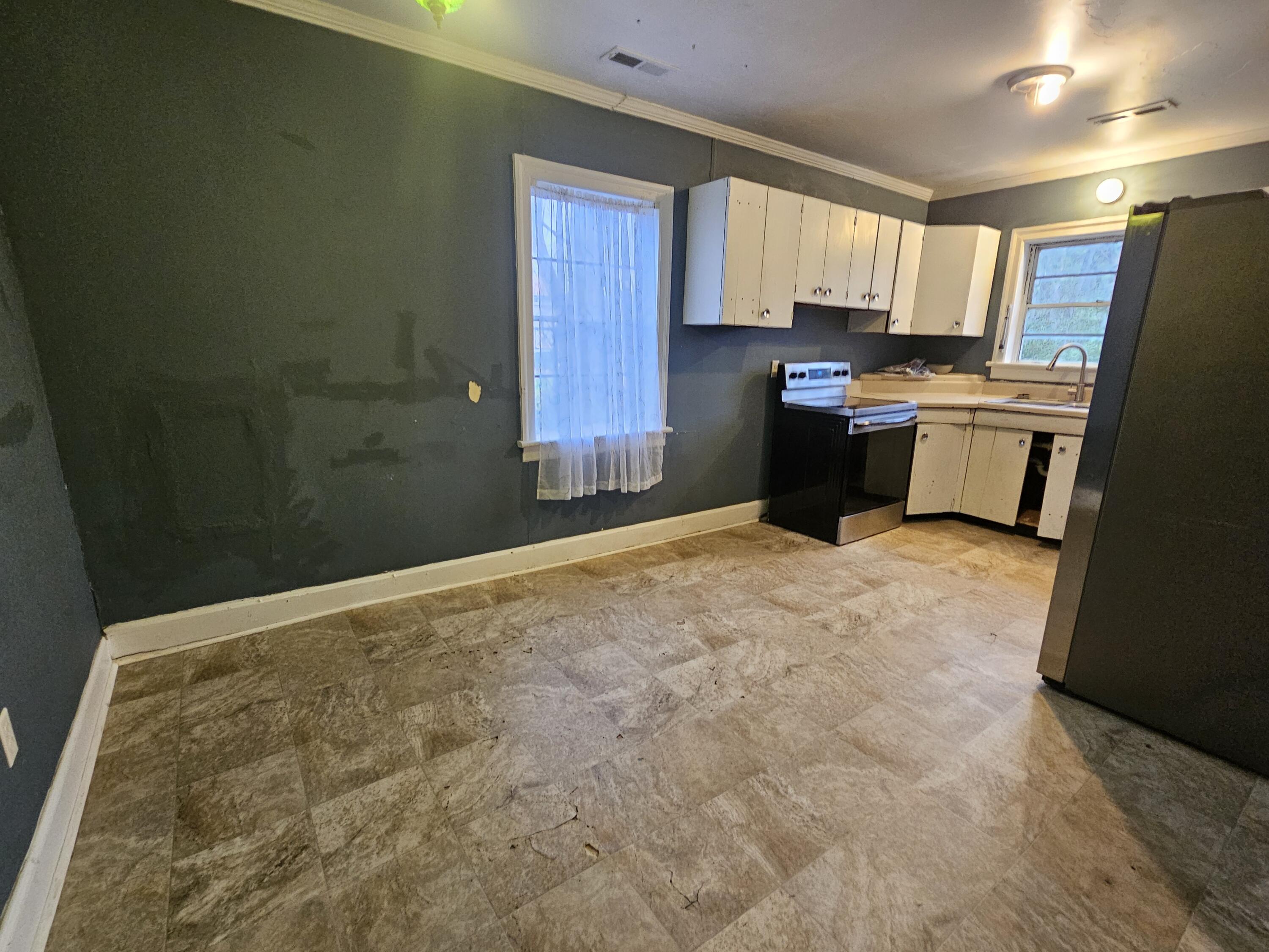 740 Railroad Street NE