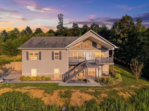 Homes For Sale - 365 Meadowbrook Lane<br/> Trenton, GA 30752