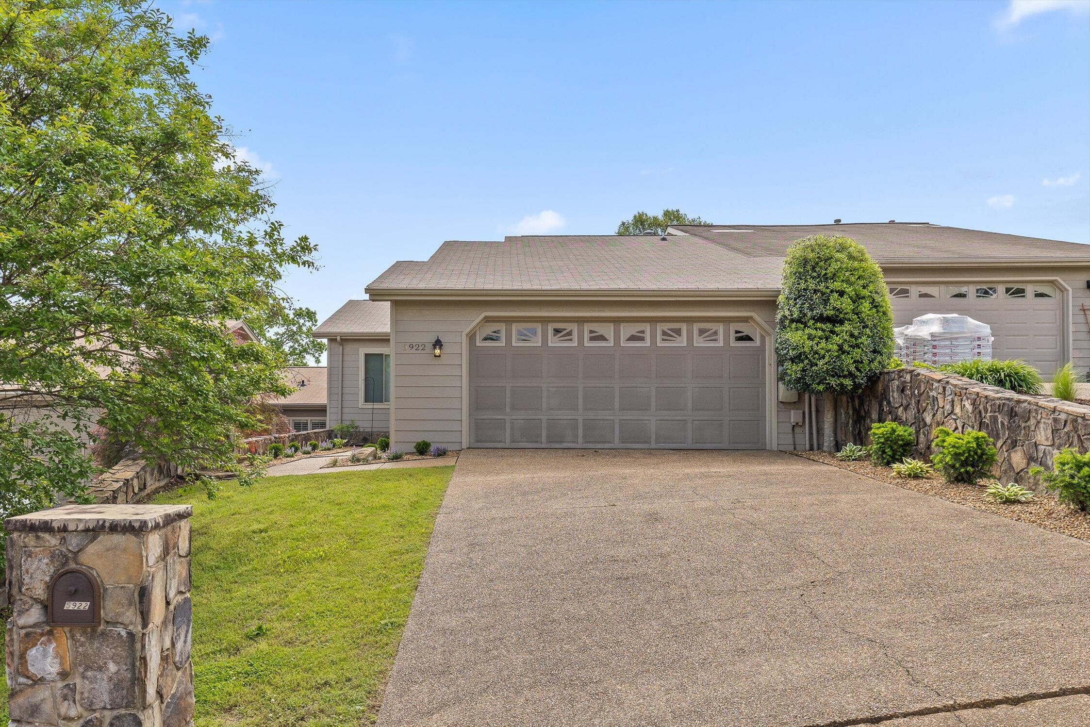 5922 Rainbow Springs Drive, Chattanooga, Tennessee image 1