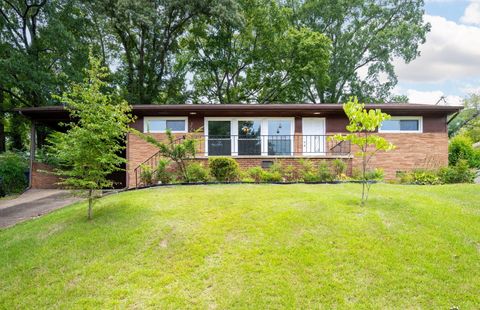 Photo of 321 Hillcrest Avenue, Chattanooga, TN 37411 (MLS # 1396409)