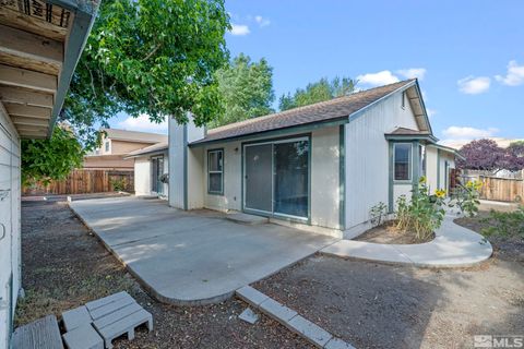 Single Family Residence in Sparks NV 954 Locomotive Way 36.jpg