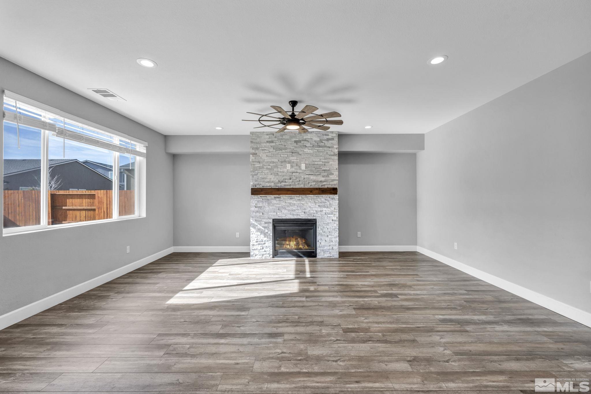 Sparks, Nevada 89436, United States, 3 Bedrooms Bedrooms, ,3 BathroomsBathrooms,Residential,Pending,33924