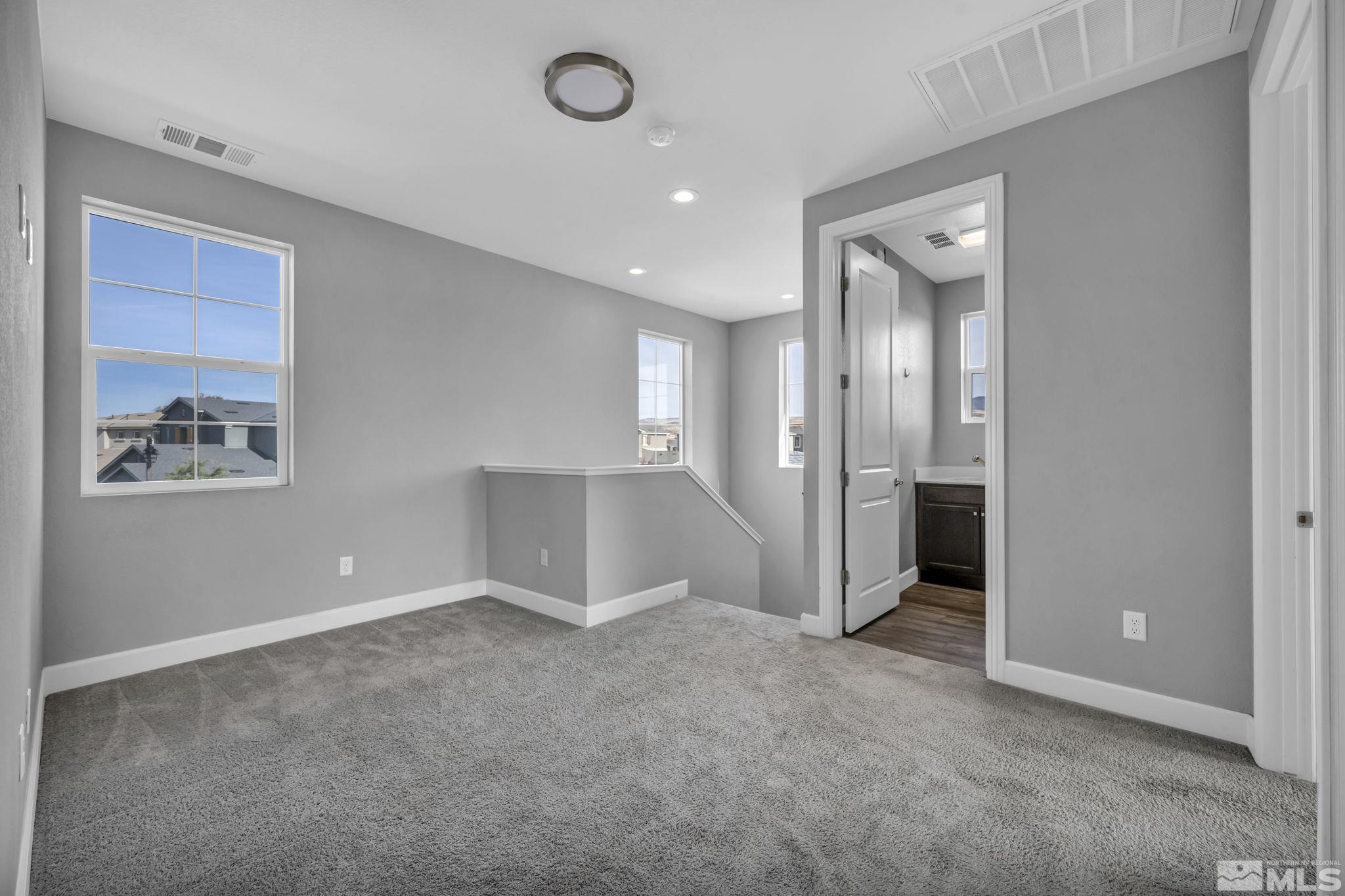 Sparks, Nevada 89436, United States, 3 Bedrooms Bedrooms, ,3 BathroomsBathrooms,Residential,Pending,33924